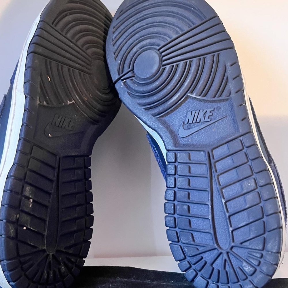 Sneakers - Picture 6 of 6